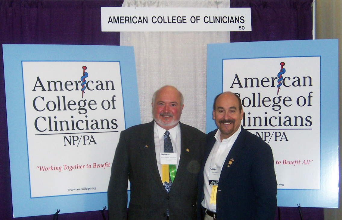 David Mittman con Robert Blumm, PA-C, en el stand de ACC en 2003