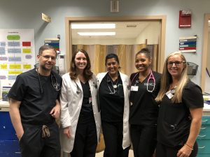 Jon Falck, MD, director médico; Marrissa Baker, MD, Enlace AP; Puja Mody, PA principal; Brittney Hamlett, pasante de Pensilvania; y Megan Welsh, pasante graduada de PA