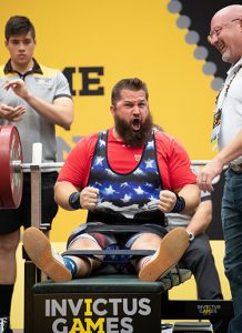 El capitán retirado Rob Hufford compite en los Juegos Invictus.