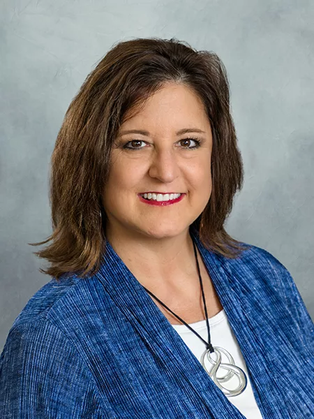 Foto de cabeza de la directora ejecutiva de Lisa Gables en 2022
