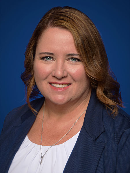 Rebecca A. Loveless, MHS, PA-C, DFAAPA en la cabeza